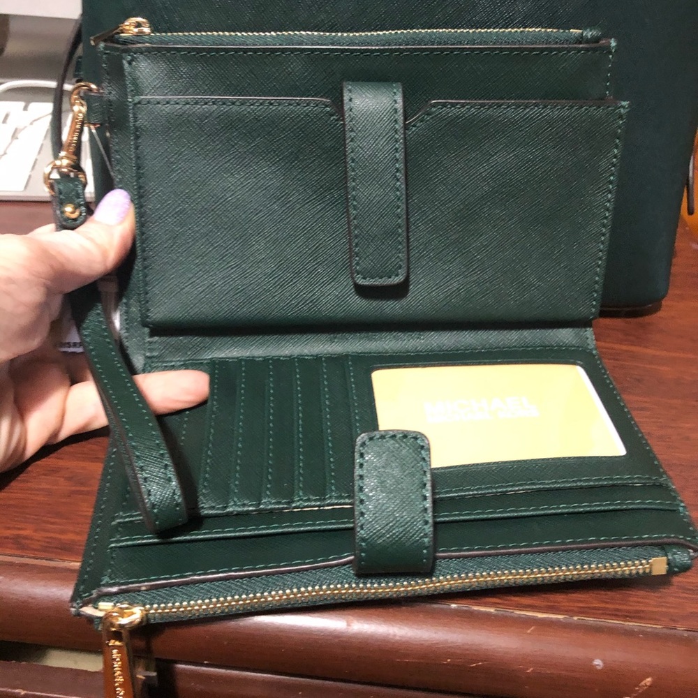 Michael Kors double zip jet setter wallet